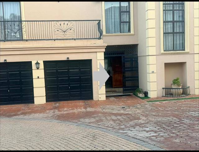 4 BEDROOM TOWNHOUSE FOR SALE IN ERASMIA